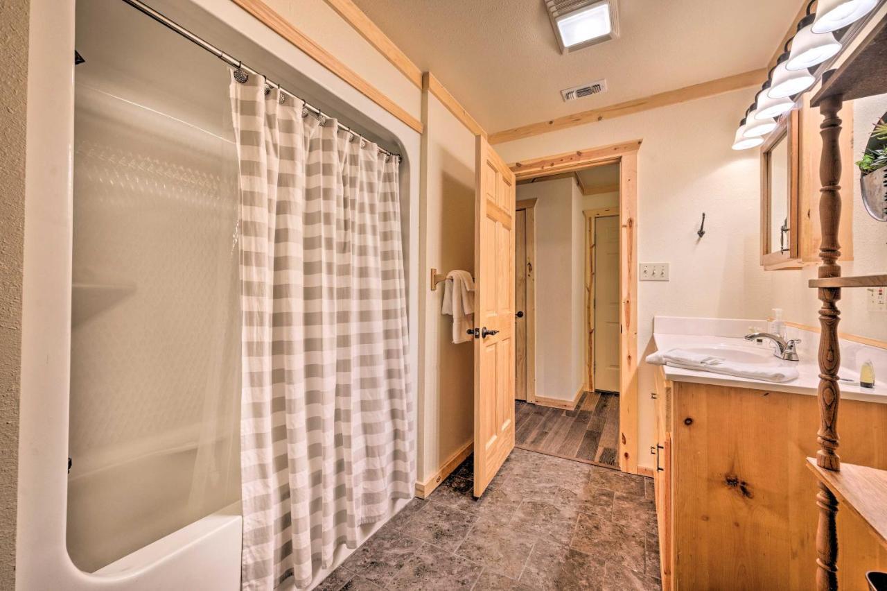 Broken Bow Retreat On 2 Acres With Hot Tub And Deck! Villa Eksteriør bilde